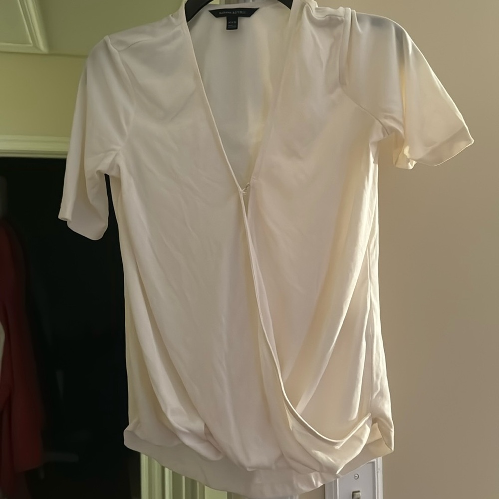 Women’s Banana Republic cream adorable shirt